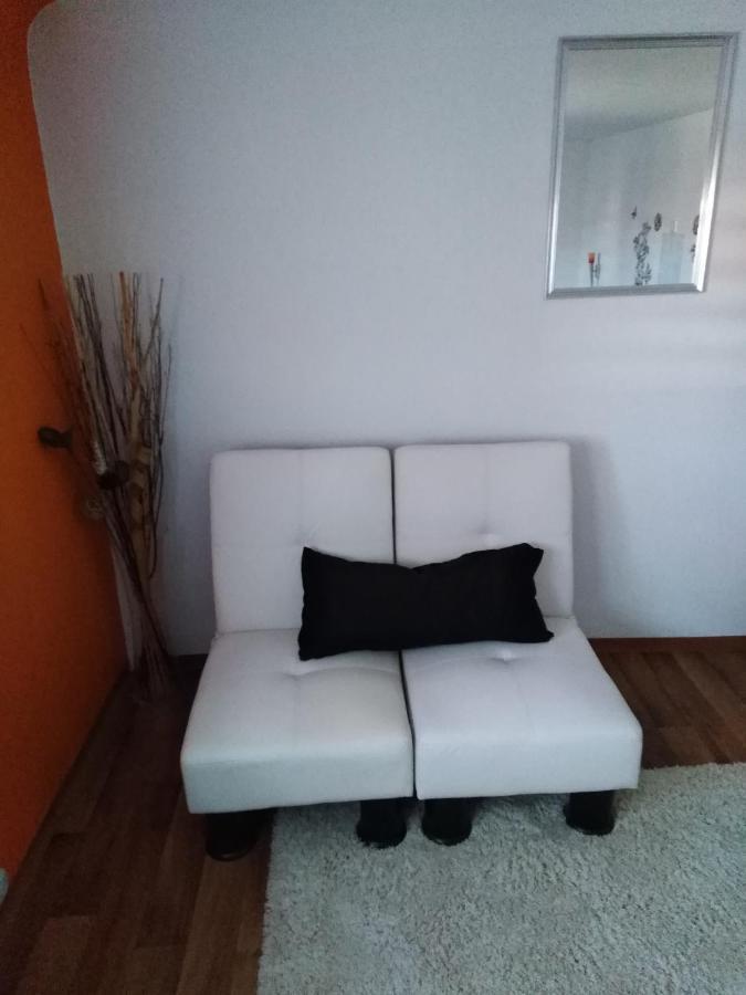 Ferienwohnung Mit Kleinem Garten Sonnenbuhl Bagian luar foto