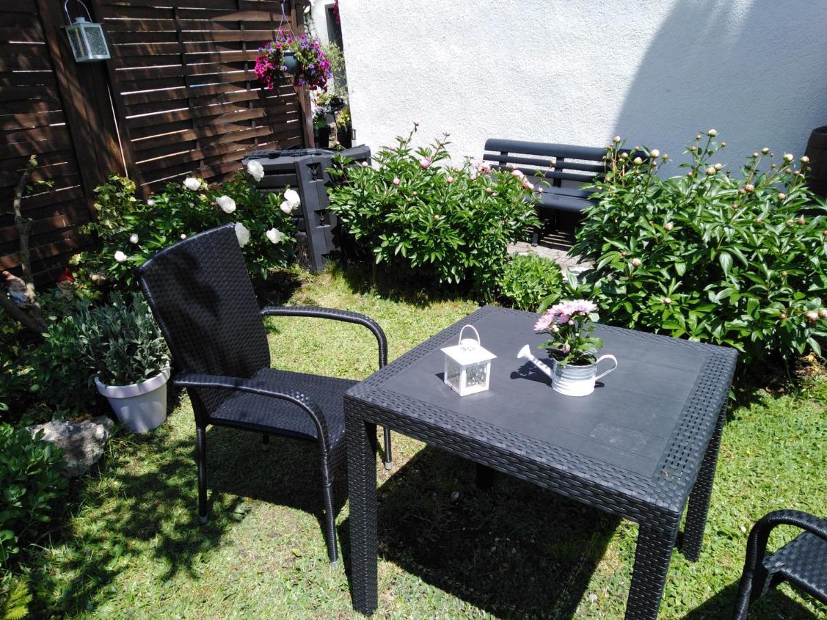 Ferienwohnung Mit Kleinem Garten Sonnenbuhl Bagian luar foto